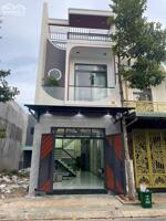 Bán nhà mới xây ngay chợ tân hiệp, cạnh kcn visip3