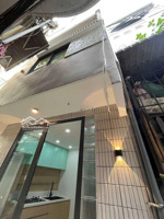 mua bán nhà quận 4, 3 tầng, dân cư chỉnh trang, nhà mới đẹp, gần mặt tiền bến vân đồn!