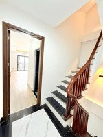 hoàng mai - ngõ siêu đẹp - oto đỗ cổng giá chỉ nhỉnh 8tỷ