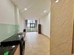 cho thuê căn hộ dịch vụ cửa sổ lớn-máy giặt riêng- thang máy-view bờ kè-ngay ga sg,chợ hoà hưng