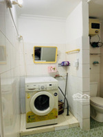 bán tạp thể phường nghĩa tân , cầu giấy tầng 1 dt 80m2 có 3 ngủ , 1 vs nhà cũ giá 5 tỷ