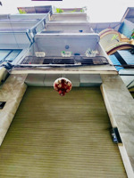 trung tâm phố hoàng hoa thám - ô tô lùi cửa - mt to - giáp phố