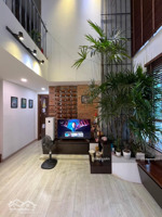 chỉ với 10.5 tỷ sở hữu căn hộ thông tầng 2pn + studio làm việc - 110m2 tầng cao- ban công hướng đn