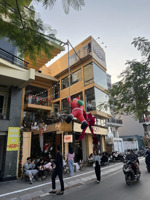 mặt hồ quận đống đa 110m2 giá thuê 40 triệu - vỉa hè sân bay rộng bao la - bao phê - có nhượng