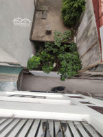 nhà 3 tầng hướng đông nam xây độc lập gần đường lớn giá cực rẻ