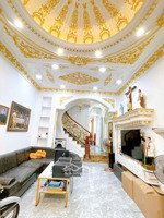 nhà đẹp 3 lầu thiết kế hiện đại ở như đại gia 70m có sân để ô tô 9x