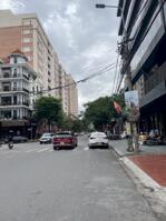 Bán nhà 4 tầng mặt đường Văn Cao, DT 90m2, giá bán 18,5 tỷ