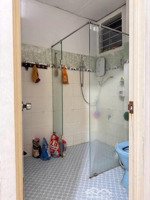 c/c phó cơ điều, căn góc, q11, 130m2, 3pn, 2wc, nội thất, 10tr/tháng.