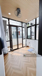 sát mặt tiền vĩnh khánh - nhà full nội thất xịn - 3 tầng 2pn 2wc. chỉ 2,8 tỷ