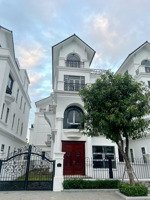 cần bán gấp biệt thự đơn lập 220m2 view bể bơi - công viên đẹp nhất dự án, vị trí trung tâm từ sơn!