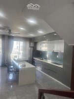 bán lỗ 200tr căn hộ penthouse 2 tầng 2pn 1 phòng khách chung cư skyview chánh nghĩa thủ dầu một