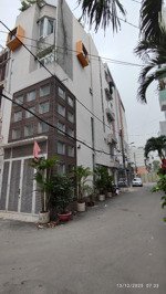 căn góc 2 mặt tiền. kế công viên làng hoa, nhà 4 tầng, ôtô ngủ trong nhà, nhỉnh 8 tỷ