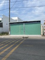 cần tiền bán gấp căn nhà cấp 4 mt đường hu go xã trung an. củ chi