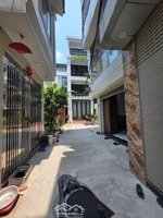 nhà ngay ngã tư thạch bàn trung tậm quận long biên ô tô đỗ gần thang máy thoáng sáng yên tĩnh