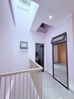 bán căn nhà 1 trệt 1 lầu có thiết kế đủ công năng và thông thoáng cho gđ nhỏ