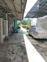 nhà ngộp ngay chợ hưng long. sổ hồng riêng bao vay