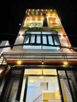 cần tiền bán gấp nhà đoàn văn bơ. phường 9. quận 4. giá 4 tỷ 5. diện tích: 4 x 15m.