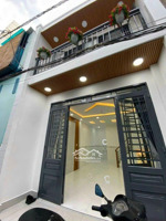 chủ chuyển công tác bán nhà phố 2 tầng bến vân đồn q4 41,6m2/2 tỷ685 triệu 2pn ở hoặc cho thuê tốt