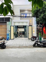 chính chủ bán gấp căn nhà mới rộng rãi có sân thoải mái tại gần chợ bình chánh