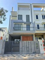 nhà cho thuê khu đảo kim cương quận 2. dt:7x18m,hầm 4 tầng, 4phòng. có thang máy, máy lạnh.giá 55tr