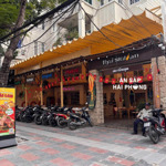 cho thuê nhà mặt phố hàng tre - hoàn kiếm, dt 420m2 x 2 tầng, mt 25 m, 400 tr, thông sàn, đi riêng