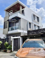 hàng vip nhà 3 tầng đẹp 5pn dt: 130.5m2 - giá chỉ 64tr/m2 - hxh thông - gần phạm văn đồng