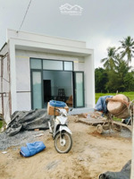 chính chủ bán nhà cấp 4 mới xây cách ql1a chỉ 200m, xe hơi tận nhà, giá nhỉnh 1 tỷ, shr