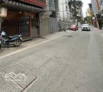 bán nhà mặt phố linh lang ba đình vỉa hè rộng 63 tỷ. lh ngay chị huệ 