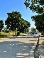 cần bán gấp lô đất 107m2, mt 6m ngay công viên ngọc thụy, ô tô đỗ cửa gần ngọc lâm, nguyễn văn cừ