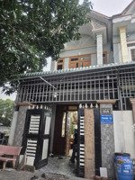 bán nhà trệt lầu sổ riêng kdc gần ngã ba ông xã, dĩ an