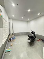 bán ccmn lô góc - trung tâm cầu giấy - dòng tiền ổn định - 7 tầng thang máy - ô tô cách nhà 29m