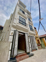 5m ra đường 2 ô tô tránh , trước nhà đường rộng 3m, chợ và trường học ngay cạnh, 800m ra quốc lộ 6