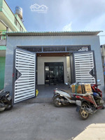 nhà trệt lửng gần chợ dĩ an 1. dt: 106.7m2 (4.81x 21m). gồm: 3pn- 2wc. sân xe hơi. giá: 4.38 tỷ tl