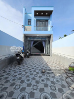 nhà 2 tầng vừa hoàn thiện gần tttm bigc go! dt: 106.8m2 (5x 21m). gồm: 3pn- 3wc. sân ô tô. giá: 5.5