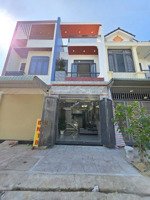 nhà xây mới giá rẻ gần ngã tư miếu ông cù chợ phú phong.đầy đủ nội thất