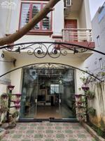 Cho thuê nguyên căn sân cổng 110m2 Văn Cao, 4 p.ngủ.