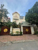 chính chủ cần bán biệt thự phú lương 200m2, mt: 10m, vị trí đắc địa, full nội thất xịn, hơn 30 tỷ