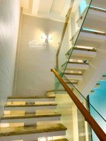 cần bán gấp biệt thự phố 7 tầng, nội thất 5 sao, hồ bơi đẹp từ pháp