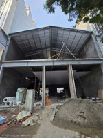 cho thuê nguyên căn nhà mặt phố nguyễn văn cừ 190m2 mt 11m, mặt sau ô tô tránh, đỗ giá 170 triệu