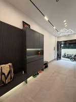 nhà đẹp tháng máy, ngõ thông hồng tiến - bồ đề, ô tô 7 chỗ đỗ cửa, đón cầu trần hưng đạo.