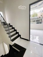 chỉ hơn 4tỷ sở hữu nhà đẹp ở ngay. giáp quận 1, quận 10, bình thạnh. cách hoàng sa chưa tới 60m.