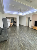 chính chủ cho thuê căn hộ 3pn diện tích lên tới 131 m2 mà giá chỉ có 30 triệu \ tháng quá rẻ