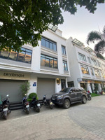 cho thuê shophouse vinhome hàm nghi. dt 95m2 5 tầng, mt 6m. thông sàn thang máy. giá 50tr