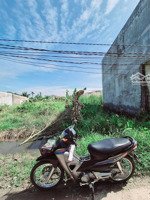 siêu phẩm ấp 2, hựu thạnh đối diện cổng e.city tân đức sát kcn