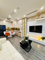 người nhà đi nước ngoài định cư nên cần nhượng lại căn hộ 2n2wc tại phân khu cao cấp tonkin