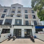 thuê nhà 6 tầng 176m2 (8x22) hoàn thiện tm + ml - mt đường nxlp đối diện vinschools - vinhomes q9