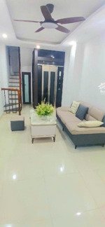 nhà đê la thành, 6 tầng thang máy, nt xịn, dân xây chắc, ngõ thông, xe máy quay đầu, 1phút ra phố