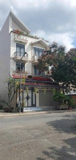 bán nhà phố _ 3 tầng _kdc phong phú 4 _ 160m2(8x20)_giá 14,5 tỷ_ nhà có thang máy , cạnh công viên