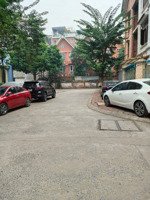 nhà cầu giấy 138m2x4t, mt 7,2m, giá 43 tỷ, phân lô ô tô, an ninh tốt, dân trí cao, gần công viên