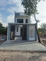 bán nhà lầu lửng mới hoàn thiện gần ngay trường học mỹ phước 3 bến cát bình dương.lh:0937948545